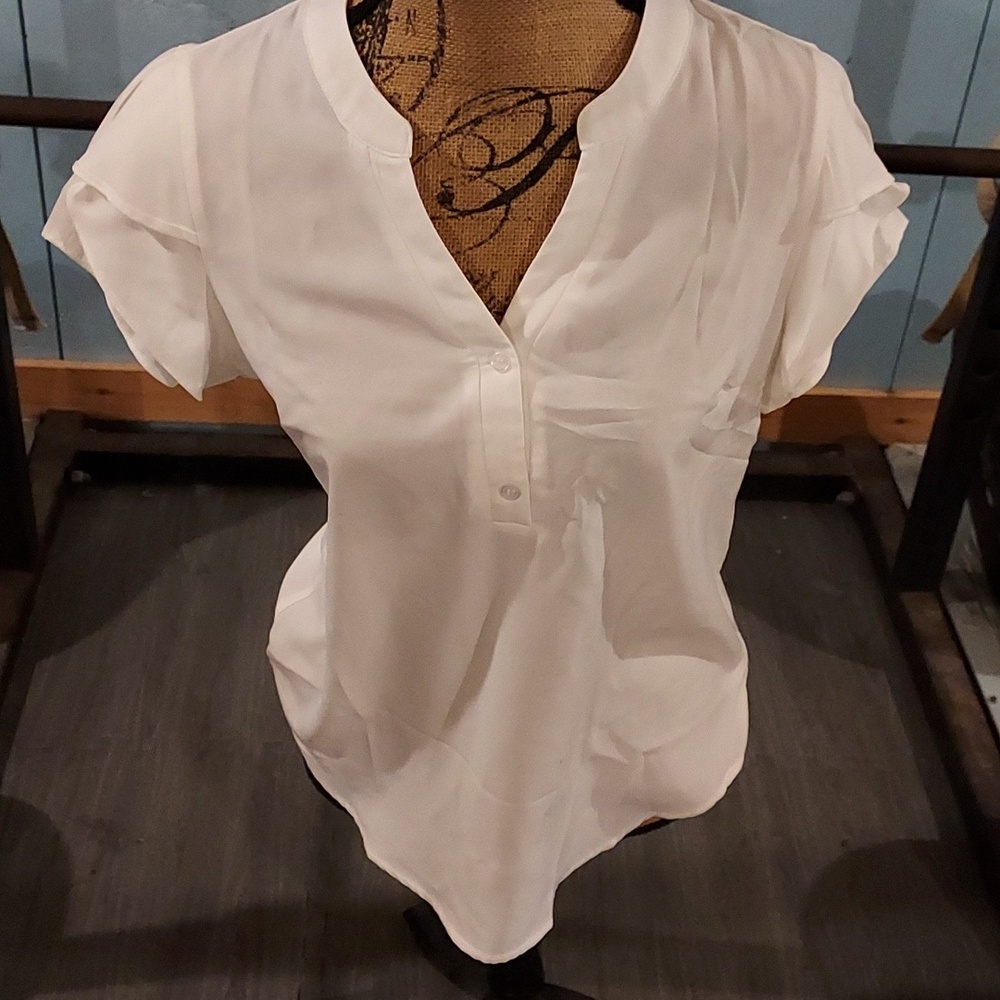 Women's White V-Neck Short Sleeve Blouse